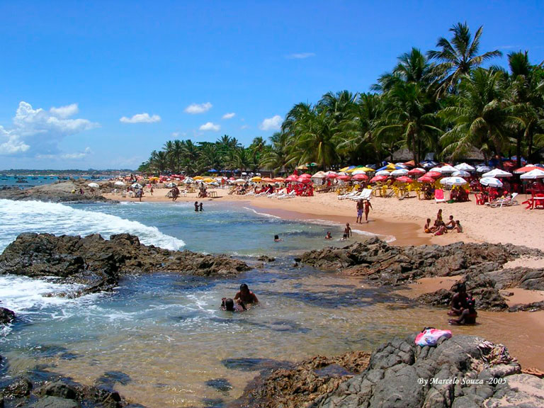Praia de Itapuã foi eternizada em canção