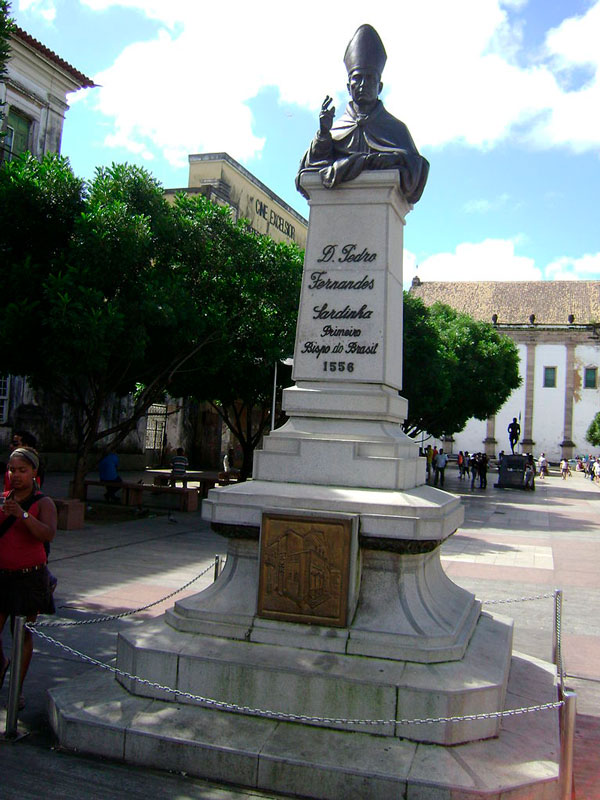 Estátua Dom Pedro Fernandes Sardinha - Wikimedia Commons Autor: Andrevruas