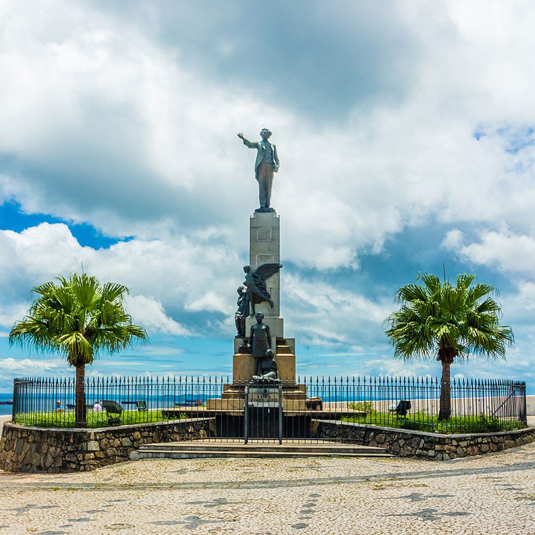 Monumento a Castro Alves - Wikimedia Commons Autor: Paul R. Burley